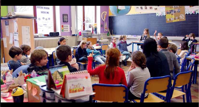 vignette|400x400px|Conseil d'enfants dans une école publique liégeoise adepte de la pédagogie Freinet.